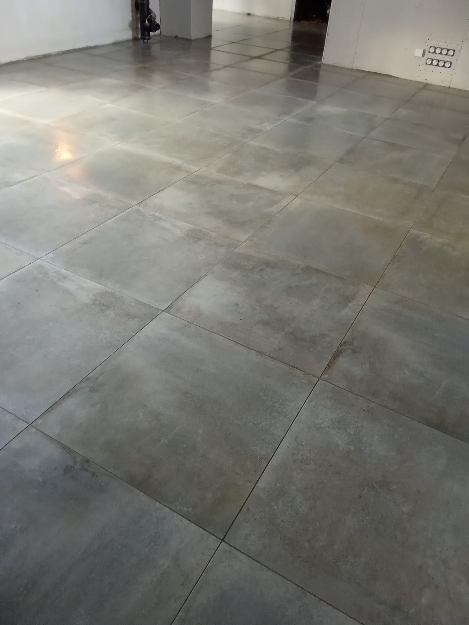 Pose carrelage à La Bohalle - Carrelage gris