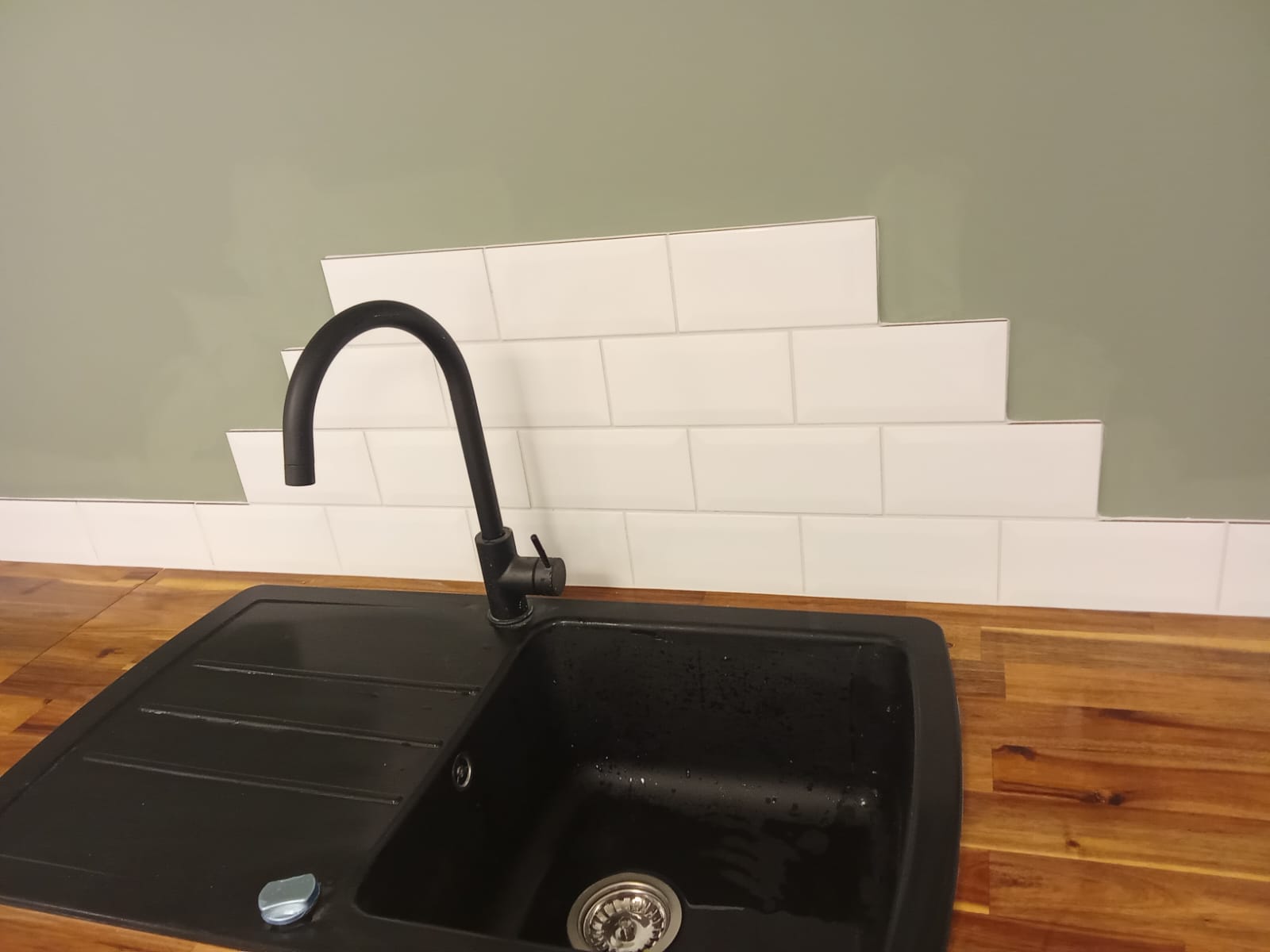 Pose faïence métro crédence cuisine à Andard